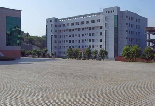 2019年四川省幼儿师范高等专科学校寝室宿舍条件与学校食堂环境图片