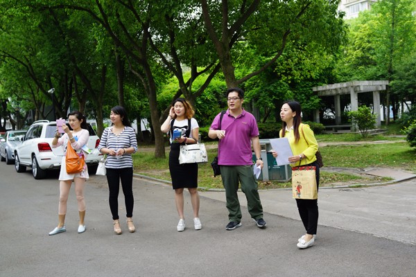 2019年成都市市天府新区成人中等专业学校寝室宿舍条件与学校食堂环境图片